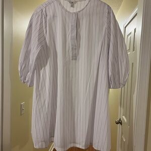 Banana Republic White and Gray Striped Men's Shirt